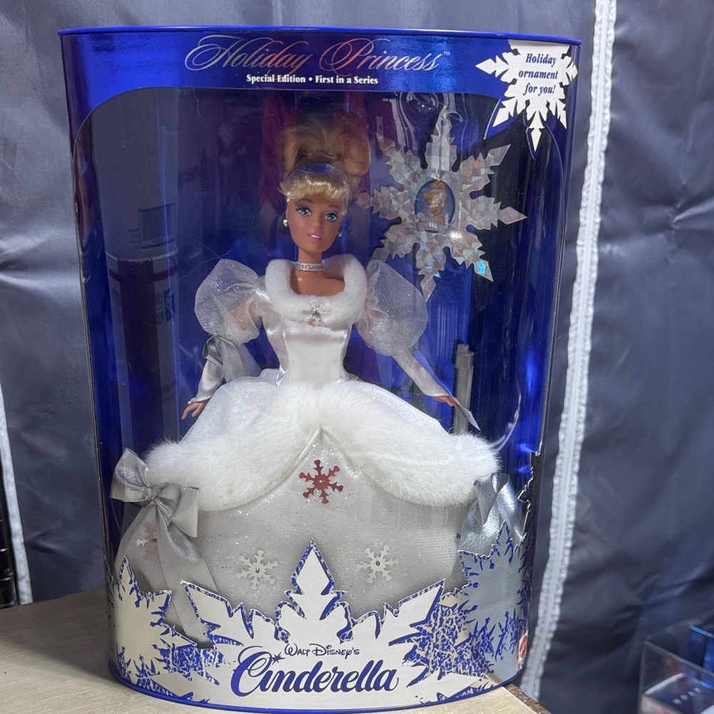 1996 Mattel Cinderella Holiday Princess Doll – White and Blue Outfit